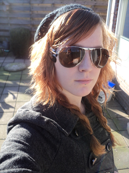Maran. Ik ben dus Maran, 18 jaar jong en vind zelf dat ik een mooie persoonlijkheid heb. Erg vrolijk en actief, vriendelijk en betrouwbaar. =]