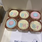 Cupcakes bekendmaking zwangerschap & gender reveal Vanavond op ronde om cakejes rond te brengen naar de familie.
Sommigen weten het al, daar is vooral de vulling een verrassing.
Voor anderen is ALLES nog een verrassing.
Spannend!