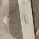 Positief of negatief  Hoihoi, 

Vanochtend en gister een test gedaan. Ik heb geen regelmatige cyclus (voor zover ik weet). Ik heb alleen heel erg het gevoel dat ik ongesteld moet worden. Maar toch zie ik een vage streep(die kwam binnen de tijd) wat denken jullie ? (Ander merk test ook een vaag streepje. 

