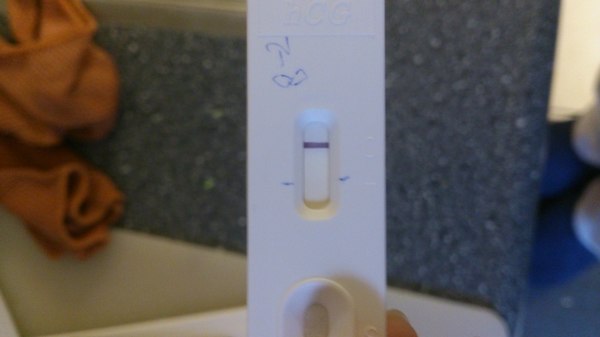 hele vroege test Omdat we niet helemaal weten mijn cyclus loopt...toch maar test gedaan en wij denken vaag iets te zien....