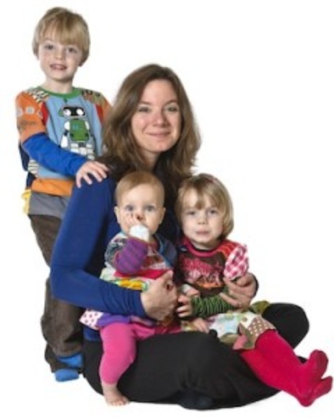 babygebaren Nadine familie Op de foto voor de auteurspagina van het babygebaren boek "Zie je wat ik zeg?"