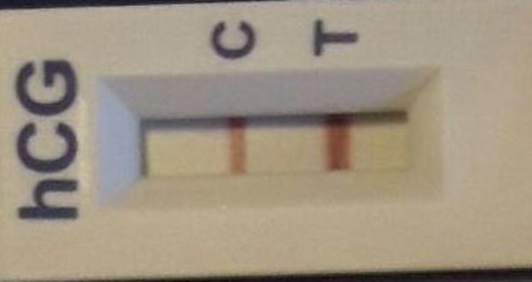  Vandaag een test voor Moeder voor moeders gedaan van middagurine... de test streep is gewoon feller dan de controle! Als het maar geen meerling is... 