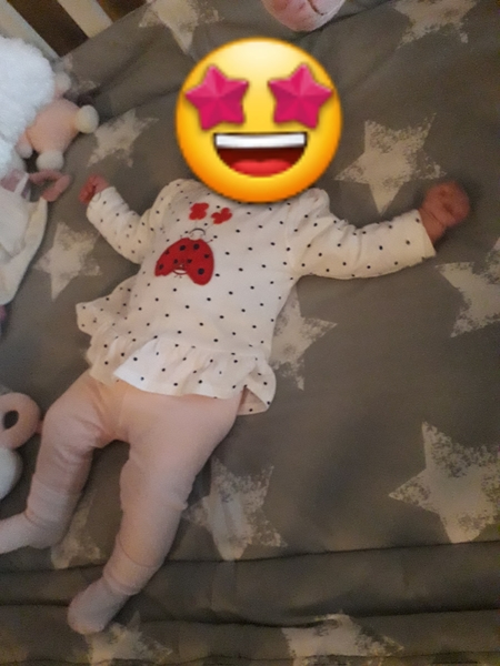 Baby outfits Hallo Dames,

Ben wel benieuwd naar jullie lievelings baby outfit.

Moet eerlijk zeggen dat ik de boxpakjes toch het makkelijkste vind voor thuis. Maar als we dan een uit huis gaan of er komt iemand langs. Trek ik haar meestal wel wat leuks aan. 

Super benieuwd naar jullie foto's

