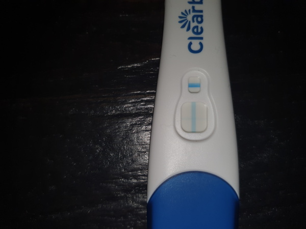 Clearblue Deze test niet meteen in de vroege ochtend gebruikt. Ik was al een tijd wakker, glas water en kop thee gedronken en kon me toch niet bedwingen...