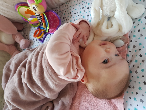 Baby met tutteldoekje 