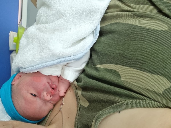 My king  Heerlijk gevoel! Mijn knappe king 3 uur na dat hij geboren is