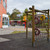 Buitenterrein achterzijde kindercentrum Dit is het buitenterrein van Kiekadoe-Krioelnest. Hier kunnen de kinderen lekker spelen.