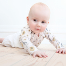 (Natuurlijke) babykleding  Van zijdezachte rompers gemaakt van bamboe van Hust & Claire tot hippe seizoens items van Noppies of B.Nosy.  www.elliashop.com