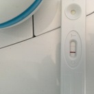 Test 2 v 5.  Test gedaan na een maand gestopt met de pil laatste menstruatie 28juli getest op 4 sept met andere test van Kruidvat deze was negatief, vandaag 12/9 opnieuw getest met 2v 5 en zag na 3 min een hele lichte 2 de streep??? Wat denk ik hiervan? 