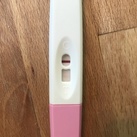 Test gekte Moest gewoon nog een test doen...test gekte is doorgebroken ben ik bang hahaha...gewoon duidelijker streepje na 2 min. Midden op de dag!! Action early test !! Echt ongelooflijk...wat is zwanger raken toch een prachtig wonder!!