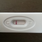 Ben ik zwanger Hoi er is een heel licht streepje te zien betekent dit dat ik zwanger ben of is het vals alarm. 