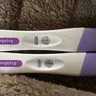 Positieve test Ik ben er twee weekjes geleden achter gekomen dat ik zwanger ben! En 18sept de eerste echo.. ( 23juni voor t laatst echt een week ongesteld geweest en 17juli 1dag een bloeding gehad) dus ik ben of 6,5week of 10weken zwanger!! Maar nog echt helemaal nergens last van alleen beetje pijnlijke tepels.. #spannend!