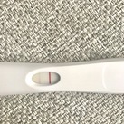 Wel of niet zwanger Wat vinden jullie? Is dit een positieve test? Na jaren proberen en een mislukte ivf poging zou dit wel geweldig zijn....