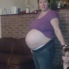 met de dikke buik op de foto hier was ik 37 weken zwanger maar ik heb een beste buik 